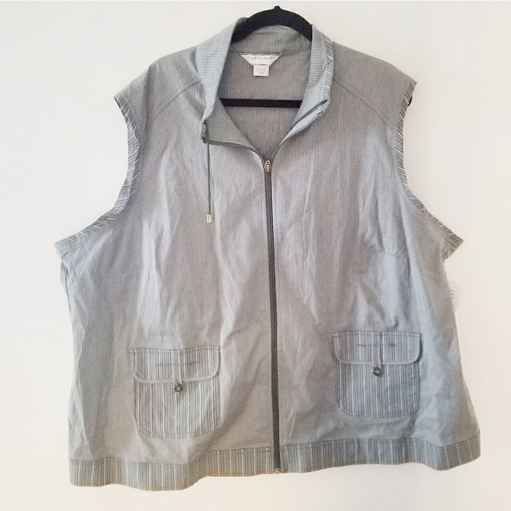 Allison Daley II vest lightweight zip closure